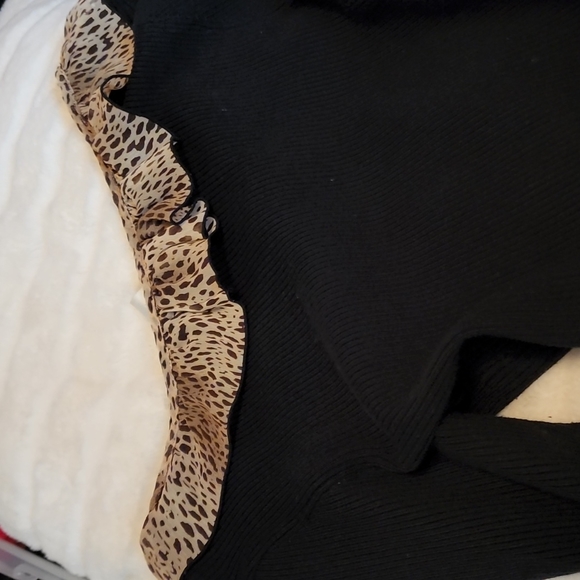 Sweater - Picture 2 of 4